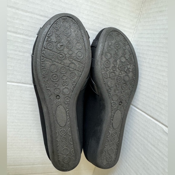 CL LAUNDRY WOMENS LOW HEEL WEDGES. BLACK SLIP ON CANVAS SHOES. GREAT CONDITION - Picture 7 of 15